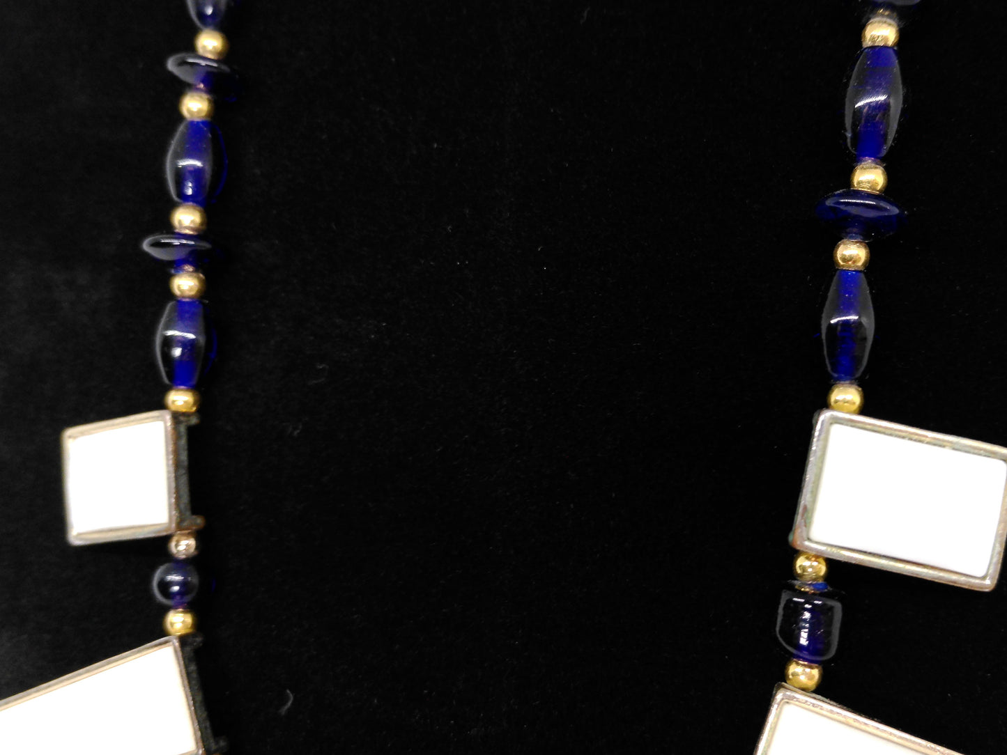 Blue-and-White Dazzler